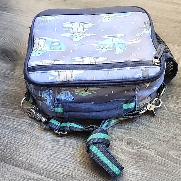 Pottery Barn Kids Baby Yoda Mandalorian insulated lunch box - Picture 2 of 4